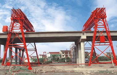 QM70T 30 M - 22 M の橋工事現場トラス二重桁ガントリー クレーン